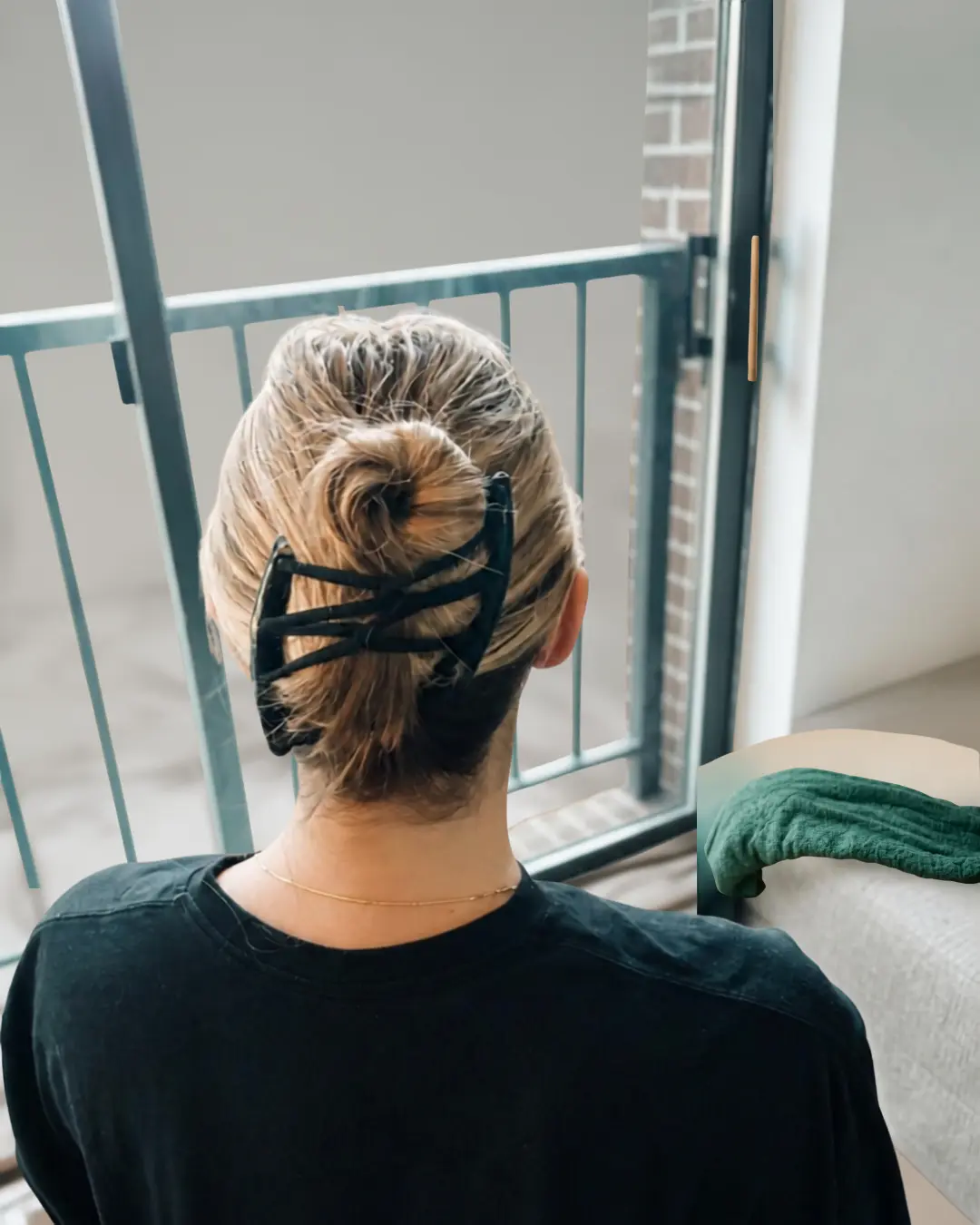 Halo Comb styled look: Midnight Black comb, full bun