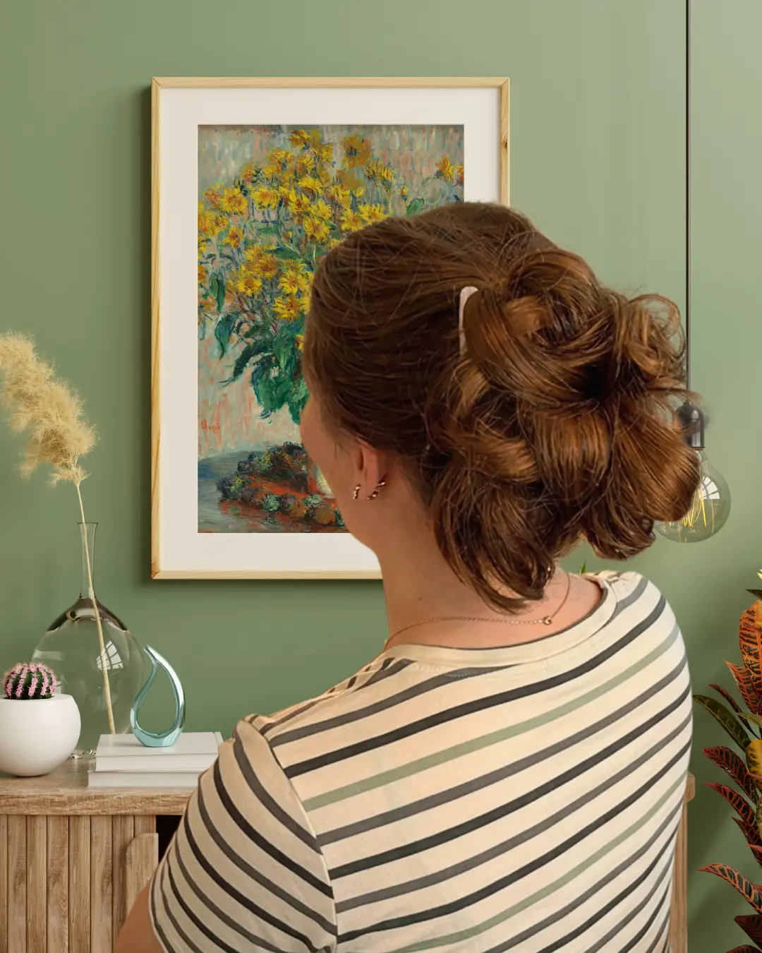 Halo Comb worn in a sporty high ponytail