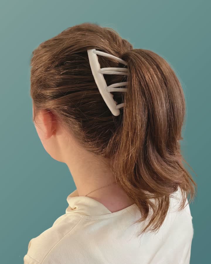 Halo Comb styled look: The everyday ponytail